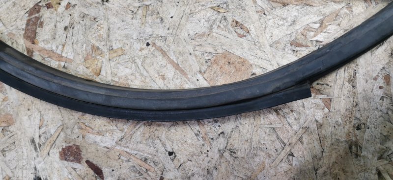 Уплотнитель двери Mercedes W124 1993 E320