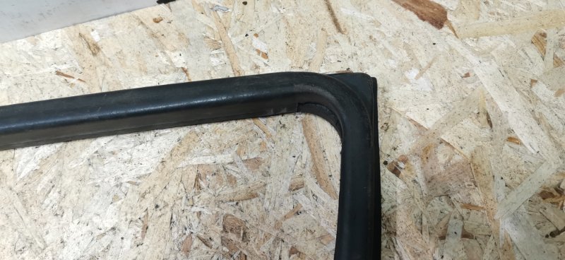 Уплотнитель двери Mercedes W124 1993 E320