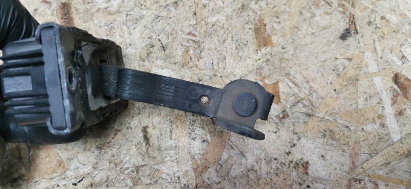 Ограничитель двери Mercedes VIANO 2011 639 рест