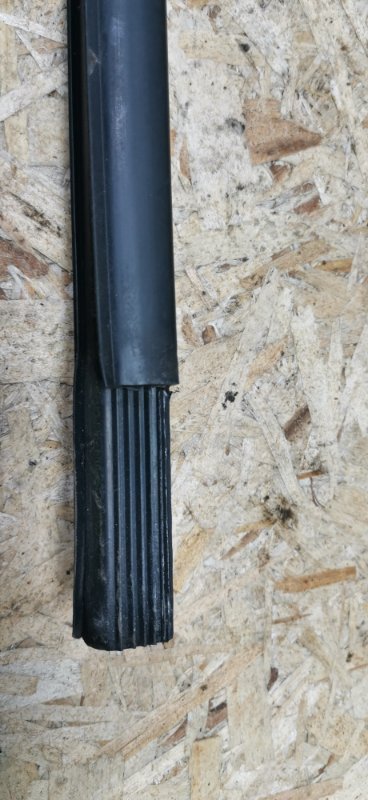 Уплотнитель стекла Mercedes VIANO 2011 639 рест