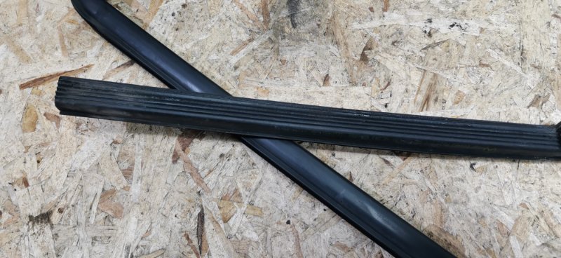 Уплотнитель стекла Mercedes VIANO 2011 639 рест