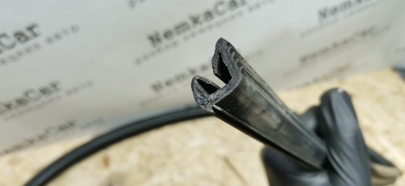 Уплотнитель стекла Mercedes VIANO 2011 639 рест