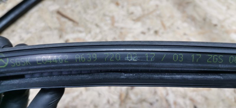 Уплотнитель стекла Mercedes VIANO 2011 639 рест