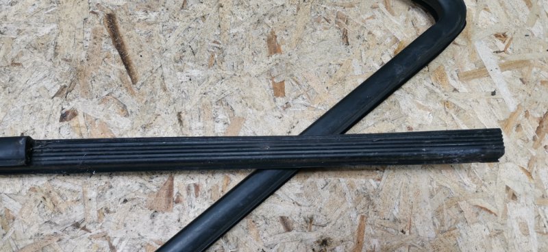 Уплотнитель стекла Mercedes VIANO 2011 639 рест