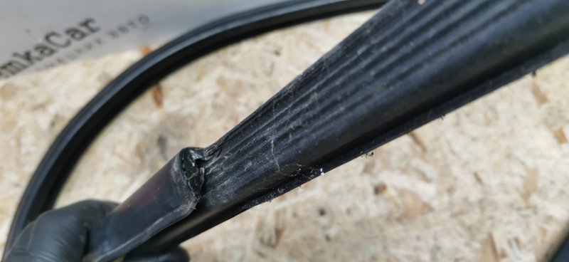 Уплотнитель стекла Mercedes VIANO 2011 639 рест