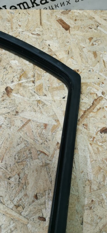 Уплотнитель стекла Mercedes VIANO 2011 639 рест