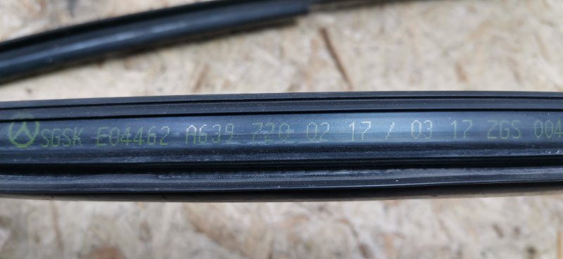 Уплотнитель стекла Mercedes VIANO 2011 639 рест