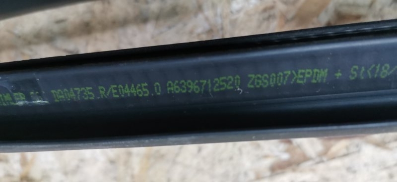 Уплотнитель стекла двери Mercedes VIANO 2011 639 рест