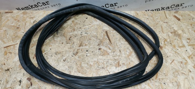 Уплотнитель стекла двери Mercedes VIANO 2011 639 рест