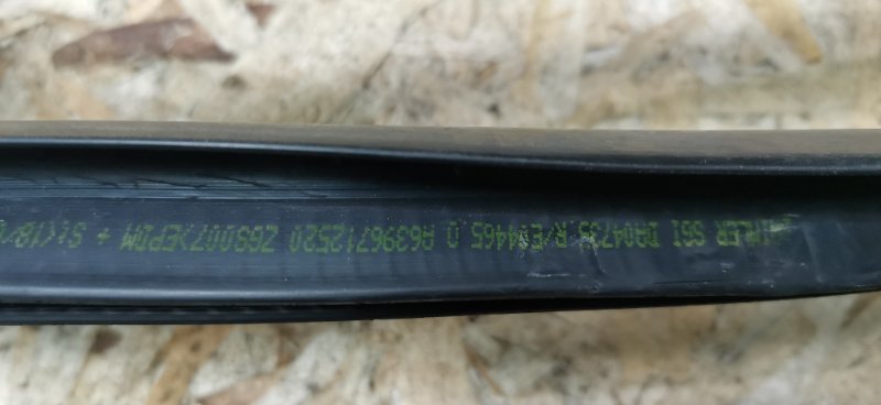 Уплотнитель стекла двери Mercedes VIANO 2011 639 рест