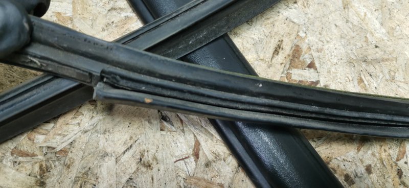 Уплотнитель двери Mercedes VIANO 2011 639 рест