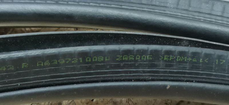 Уплотнитель двери Mercedes VIANO 2011 639 рест