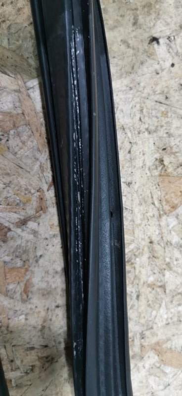 Уплотнитель двери Mercedes VIANO 2011 639 рест