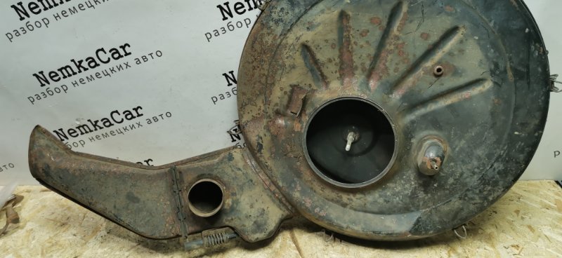 Корпус воздушного фильтра Mercedes w123 1980 Седан