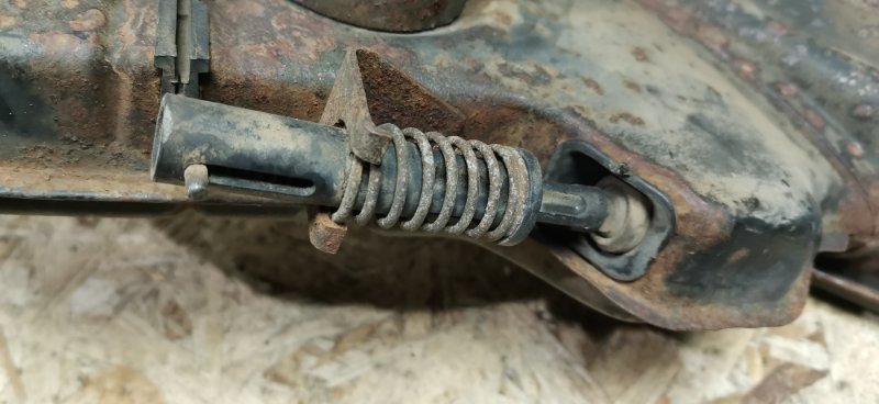 Корпус воздушного фильтра Mercedes w123 1980 Седан