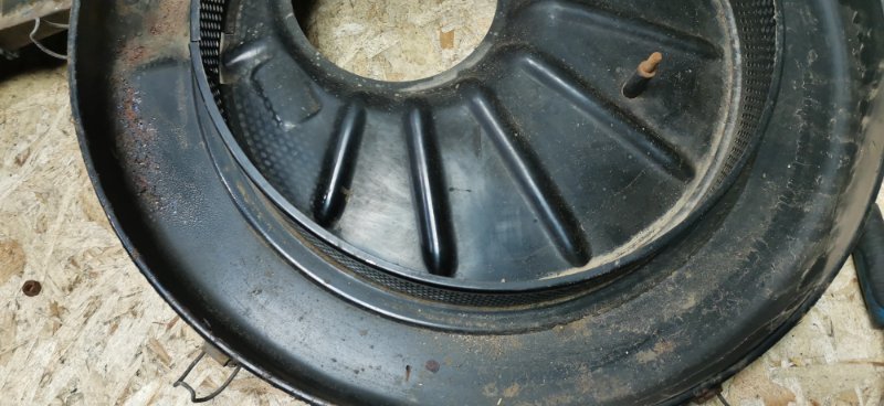 Корпус воздушного фильтра Mercedes w123 1980 Седан