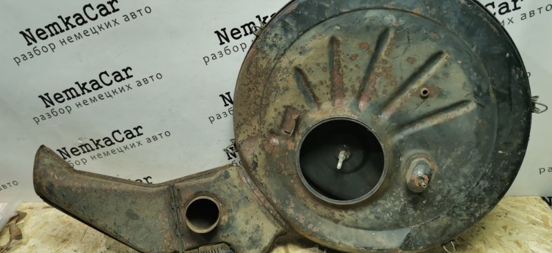 Корпус воздушного фильтра Mercedes w123 1980 Седан