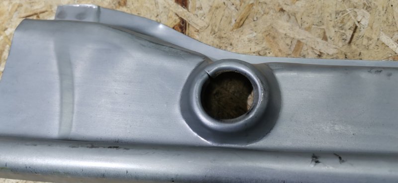 Кронштейн радиатора Mercedes W123