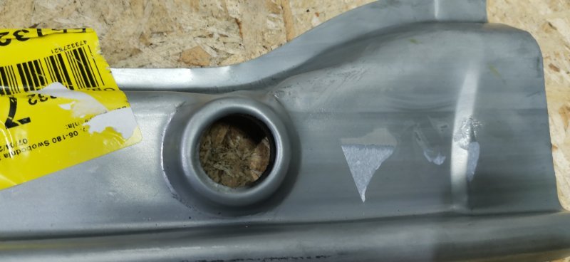 Кронштейн радиатора Mercedes W123