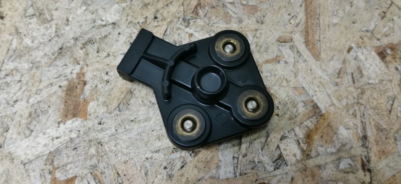 Бегунок трамблера Mercedes W124 1989 E260