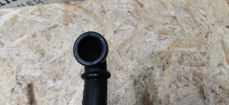 Шланг вентиляции Mercedes W124 1989 E260