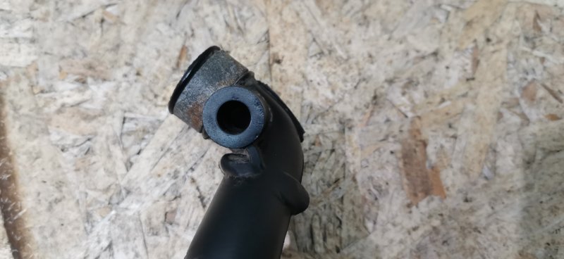 Шланг вентиляции Mercedes W124 1989 E260