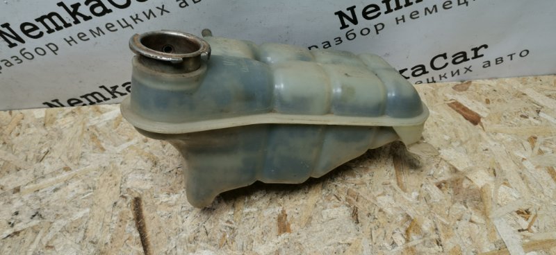 Бачок расширительный Mercedes W124 1989 E260