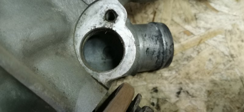 Помпа Mercedes W124 1989 E260