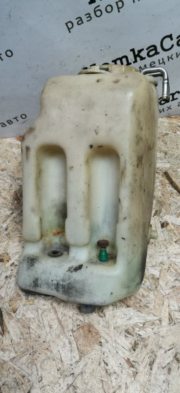 Бачок омывателя Mercedes W124 1989 E260