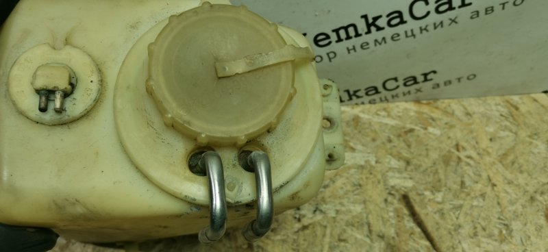 Бачок омывателя Mercedes W124 1989 E260