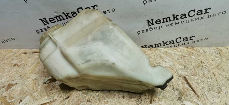 Бачок омывателя Mercedes W124 1989 E260