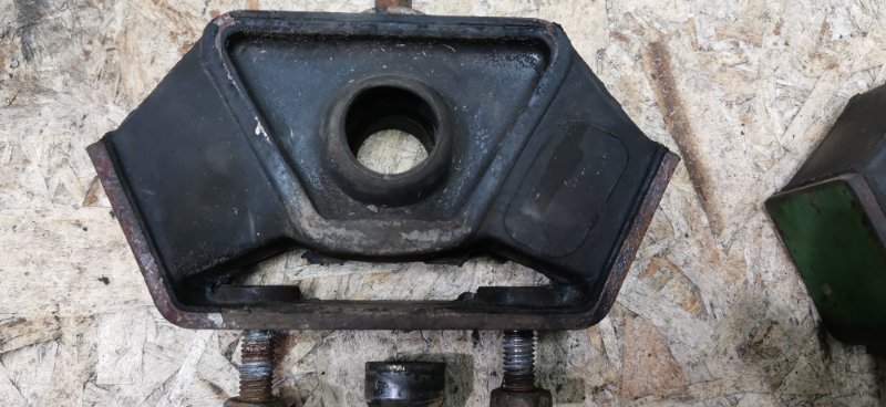 Подушка двигателя ПАРА Mercedes T1 209D