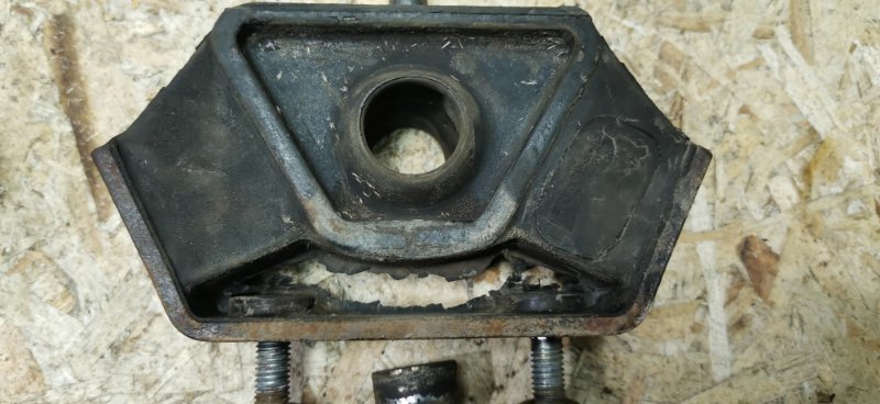 Подушка двигателя ПАРА Mercedes T1 209D