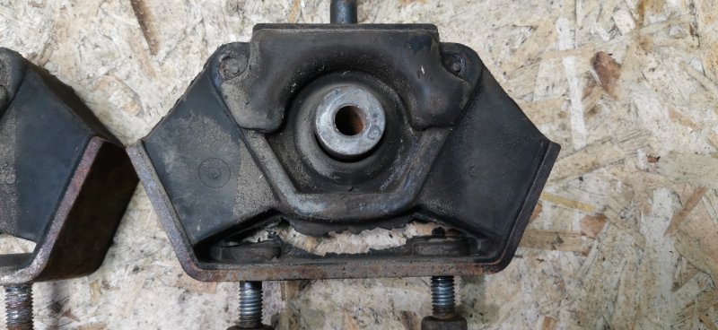 Подушка двигателя ПАРА Mercedes T1 209D
