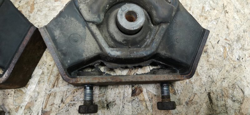 Подушка двигателя ПАРА Mercedes T1 209D