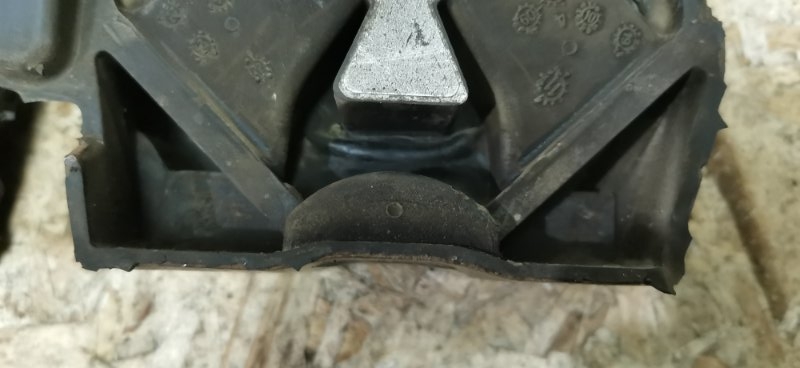Подушка двигателя Mercedes Vito 2001 638