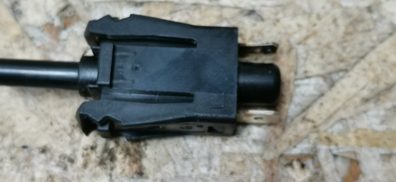 Концевик двери Mercedes W124 1993 E320