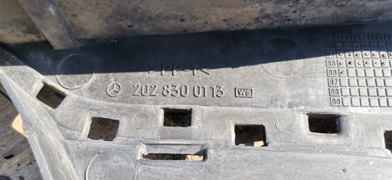 Водосток под жабо Mercedes W202 1996 C180