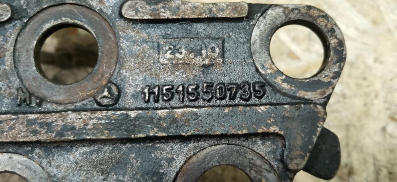 Кронштейн генератора Mercedes W123 230