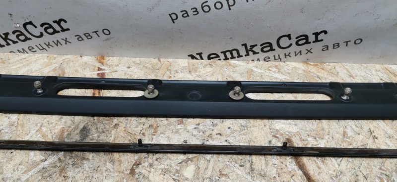Молдинг крышки багажника Mercedes W124 1989 E260