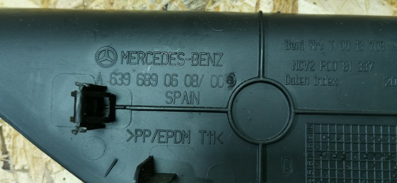 Накладка на торпедо Mercedes VIANO 2011 639 рест