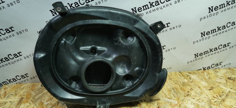 Корпус воздушного фильтра Mercedes W124 1989 E260