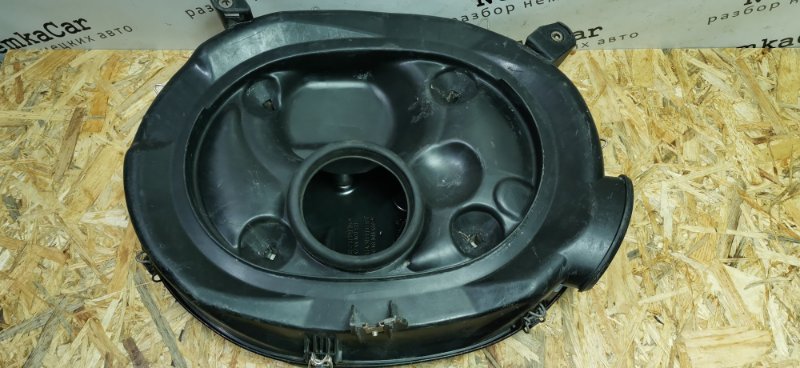 Корпус воздушного фильтра Mercedes W124 1989 E260