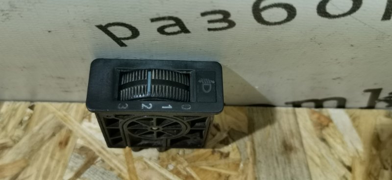 Кнопка корректора фар Mercedes W124 1989 E260