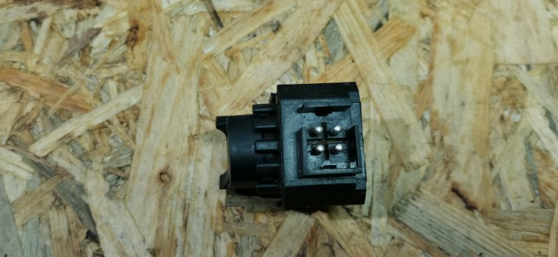 Кнопка кикдауна Mercedes W124 1994 Седан