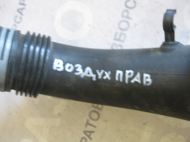Патрубок воздушного фильтра Volkswagen Touareg 2006 Кроссовер