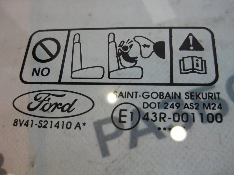 Стекло Ford Kuga 2009