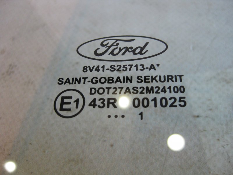 Стекло Ford Kuga 2009