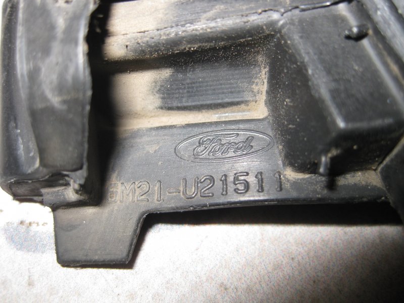 Уплотнитель стекла двери Ford Galaxy 2006