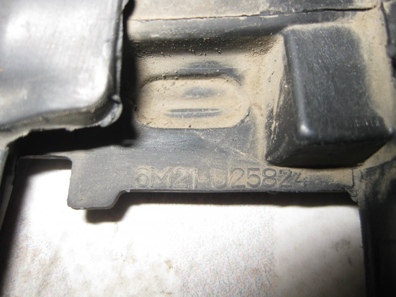 Уплотнитель стекла двери Ford Galaxy 2006
